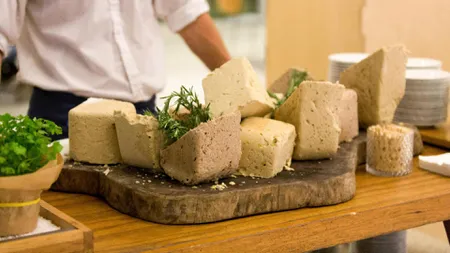 Postul Paştelui 2023. Mâncarea de post care readuce gustul copilăriei are până la 50 de E-uri