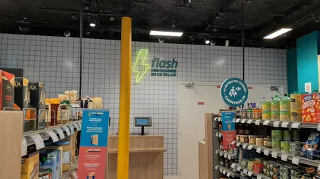 Cum se plătește în supermarketurile din Europa. În Franța, este un Carrefour unde nu se scanează produsele, iar clienții intră și ies fără a trece de vreo poartă