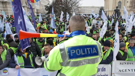 Polițiștii dau startul unor proteste masive, nemulțumiți de salariile de 3.000 - 3.500 lei. „Protestele sunt doar primul pas, și nimeni nu-și dorește instituții de forță slăbite, cu războiul la granițe!”