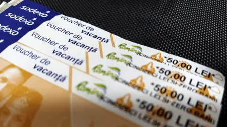 Lovitură din plin pentru bugetari! Suma de pe voucherele de vacanță s-a modificat pentru o categorie de români