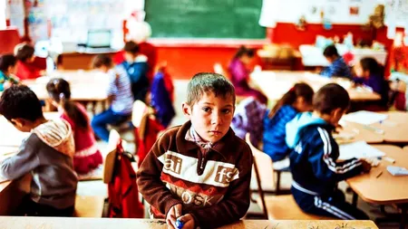 Peste 15.300 de copii ai căror părinți nu au venituri, lăsați fără tichete educaționale. Autoritățile le cer „completarea dosarului” deși trebuiau să le plătească banii de 6 luni