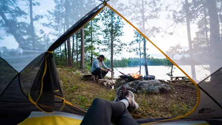 Te gândești la o vacanță în aer liber? Un camping ieftin ar fi soluția ideală! Cât ar costa o astfel de „peripeție” în natură?