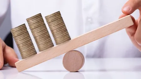 Inflația are un ritm alert, dar salariile și pensiile rămân la același nivel. Care sunt sumele încasate de români la momentul actual