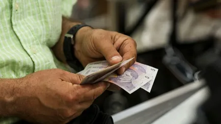 Un nou proiect depus în Parlament aduce modificări majore pentru milioane de oameni. Ce pensie vor încasa românii dacă va scădea contribuitatea