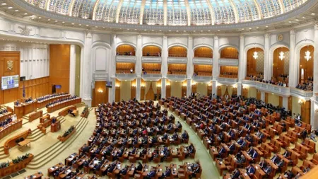 Angajații care au copii în vârstă de până la 8 ani ar putea beneficia de program flexibil de muncă. Legea a fost adoptată de Senat