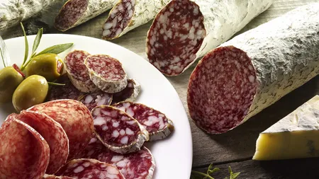 Salamul de Sibiu este primul produs românesc aprobat în magazinele din SUA. 10 ani a durat procesul de acreditare