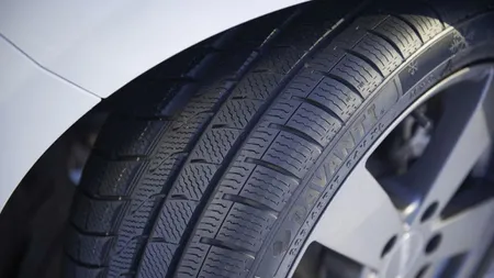 Influența stilului de condus asupra anvelopelor