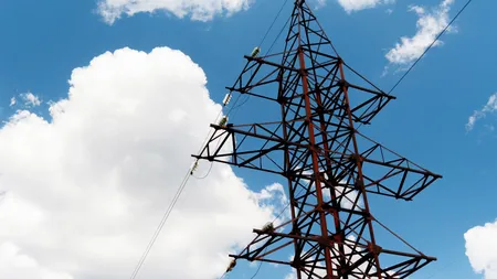 INS: Exporturile de energie electrică, în creștere, în România, în timp ce românii fac economii la curent