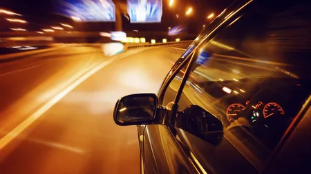 Cum se conduce corect noaptea. Titi Aur a dezvăluit un truc pe care puțini șoferi îl știu