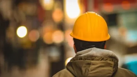 Caz șocant. Ce a putut păți un român care mergea des la toaletă în timpul programului. Acum, bărbatul cere să se facă dreptate în fața oamenilor legii