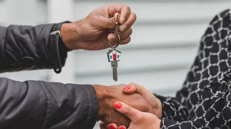 Chiriaşii au acest drept, prevăzut în Codul Civil. Ce nu au voie să facă proprietarii, atât timp cât locuinţa este închiriată