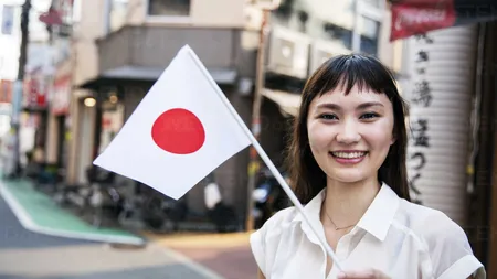 Japonezii iau lecţii pentru a reînvăţa cum să zâmbească după pandemia de Covid 19