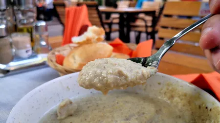 Supa de mici, preparatul care i-a impresionat pe români de 1 Mai. Cum se face și cât costă