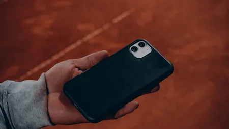 De ce să nu pui husă la telefon vara. Gestul care îți poate strica telefonul definitiv