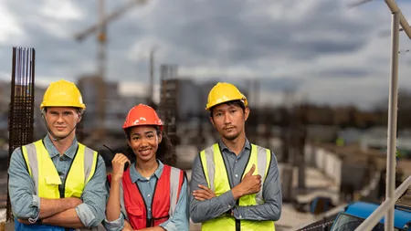 Construcții Erbașu adoptă o nouă strategie pentru a pune mâna pe angajații asiatici „Muncitorii sunt foarte volatili, plimbăreți, mai ales pakistanezii. Majoritatea pleacă din România”