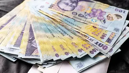 Atenție, seniori! Ce trebuie să știți când primiți pensia pe card? Banca va reține o parte din sumă