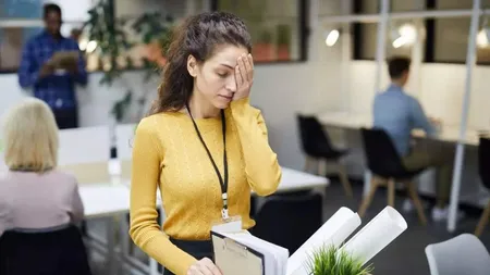 Nu este o glumă! Două angajate au rămas fără locul de muncă după ce au intervenit în timpul unui jaf pentru a proteja marfa și clienții