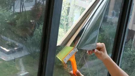 Folia de aluminiu care ţine loc de aer condiţionat. Ce trebuie să faci pentru a economisi peste 50% din factura la energie electrică