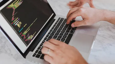 România ocupă ultimul loc în UE la competenţe digitale. Câţi români au noţiuni informatice de bază