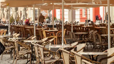 Restaurante și terasele au ajuns în pragul disperării! Pun clienții să își aducă singuri mâncarea la masă din lipsa de personal