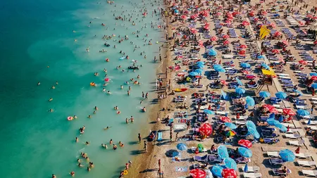 Taxă de 200 de lei pentru un cearșaf la malul mării, în Mamaia. Prețul unui șezlong este de 150 de lei