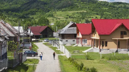 De ce construiesc românii case în țară, deși trăiesc de ani buni în străinătate. Unii nu au de gând să se mai întoarcă vreodată în România