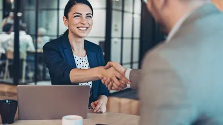 Locul de muncă în care cei fără studii ar putea primi un salariu echivalent al unui medic. Angajatorii nu găsesc oameni nici așa. Nu e nevoie de experiență