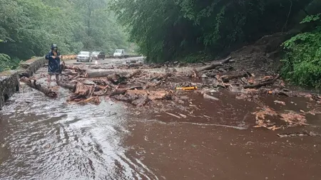 UPDATE. Transfăgărășanul, închis de urgență din cauza căderilor masive de pietre! Autoritățile fac anunț de ultim moment pentru șoferi