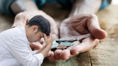 Jocul tip „Caritas” care i-a lăsat faliți pe mii de români. Au sperat că se îmbogățesc peste noapte, dar au picat în ditamai plasa