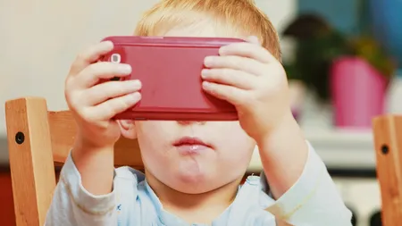 Industria tehnologiei, afectată puternic de limitarea accesului copiilor la telefoane