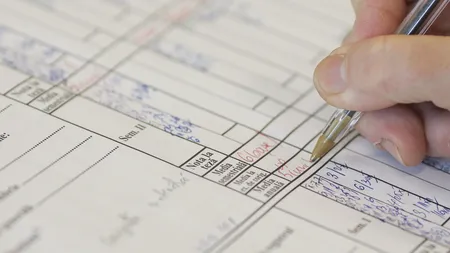 Noi reguli pentru elevi din septembrie. Ce se întâmplă cu absențele „nemotivabile” din toamnă. Puțini elevi cunosc această noțiune