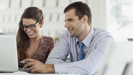 Peste 1.680 de ore pe an, petrecute la birou. Efectul neaşteptat pentru angajaţi!