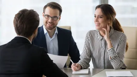 Valul de demisii s-a terminat. Angajații nu se mai grăbesc să renunțe la locul de muncă, din teama de inteligența artificială. „Ne va lua toate locurile de muncă”