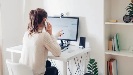 STUDIU: Munca de acasă îi face pe angajați mai nervoși. Acest lucru îi poate afecta și pe angajatori