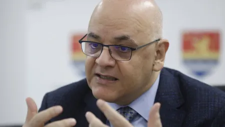 Mall-ul din România care stă pe o bombă cu ceas. Raed Arafat trage un semnal de alarmă: „Cum a putut cineva să îl construiască vizavi de o fabrică chimică”