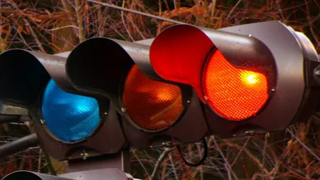 Bizar: ce reprezintă, de fapt, culoarea albastră a semaforului