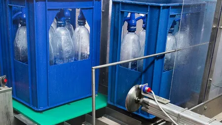 Profit din apă chioară. Afacerea comunistă care a revenit în forţă pe piaţa din România