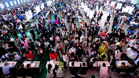 O femeie a avut simultan 16 joburi la care nu s-a prezentat vreodată. Cum a reuşit