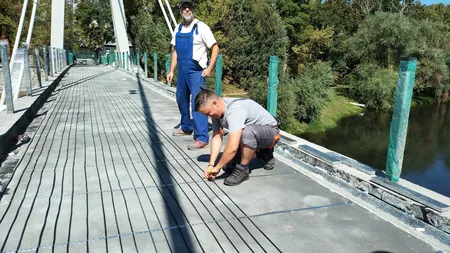 De noaptea minții! Pod pietonal cu „încălzire în pardoseală”. A fost cheltuită o sumă exorbitantă. Care este motivul pentru care a fost făcut acest demers