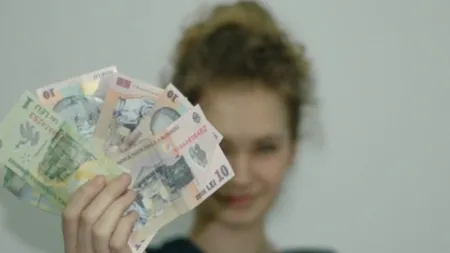 Câţi bani poţi strânge din alocaţia elevilor în cei 12 ani de şcoală. Bani la saltea vs. depozit bancar vs. investiţie la bursă