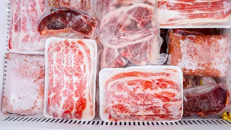 Ce se întâmplă, de fapt, când recongelezi carnea dezghețată recent. Greșeala pe care o fac multe persoane