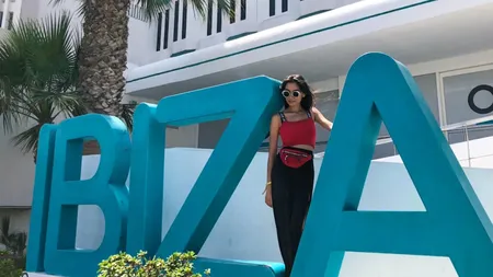 Câți bani câștigă o animatoare la hotel, în Ibiza. Iată cum arată oferta de angajare pentru românce