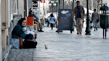 Cerșetoria, o ”meserie” profitabilă. Fac chiar și 600 de euro pe zi și pleacă „după muncă” într-un Mercedes