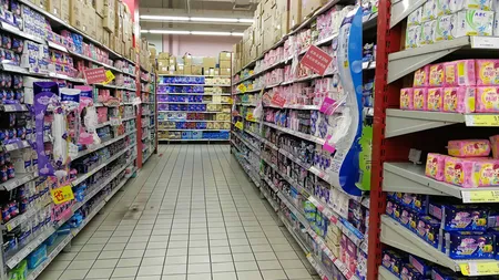 Guvernul Meloni vrea să pună taxă pe tampoane, scutece și lapte praf. Taxa pe zahăr, amânată 6 luni