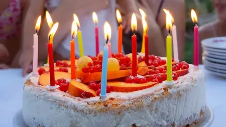 Guvernul oferă 200 de euro pentru fiecare zi de naștere. Care sunt condițiile pentru a primi acești bani