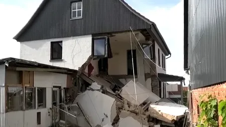 Atenţie la bateriile de stocare a energiei verzi! O casă a fost distrusă de explozia unei baterii de 30 kWh