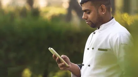 Muncitorii asiatici se îndrăgostesc de România şi se stabilesc în ţara noastră: E mai mult decât o ţară minunată, e o ţară paşnică. În ţara mea vezi multe războaie