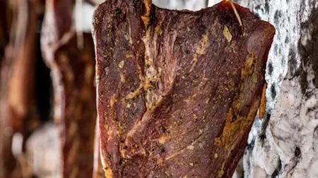 Un nou produs românesc este recunoscut la nivel european: Este afumat și uscat, obținut prin procesul de sărare umedă