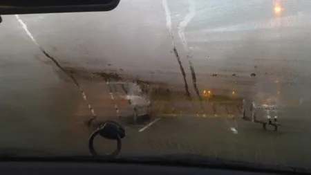 Cum să-ți dezaburești rapid geamurile mașinii. Trucul care te ajută să pleci mai repede de acasă iarna