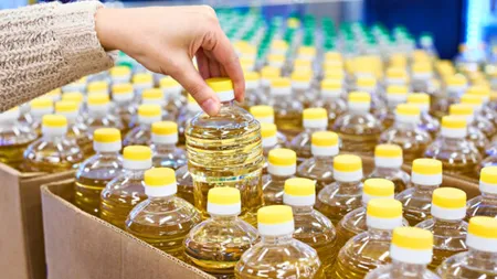 Mai mulți români și-au cumpărat zeci de baxuri de ulei cu 1 ban litrul. Cum au reușit să păcălească sistemul Kaufland